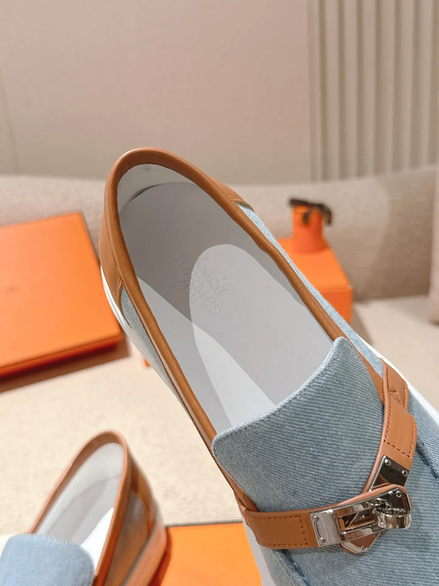 Men's shoes 💰640💰 Hermes# New Kelly buckle thick-soled loafers. Upper: cowhide/suede material. Lining: sheepskin lining. Outsole: exclusive molded outsole. Size: women's size 35-40, men's size 39-45 (female 41/male 46 customized, non-refundable)